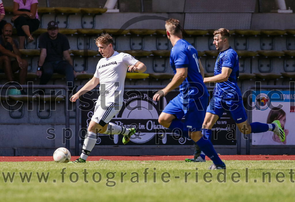 2023-09-02_002_SG_Markt_Schwaben_gegen_TSV_Hohenbrunn | Markt Schwaben, Deutschland, 02.09.2023:
Fußball, Kreisklasse 2023 / 2024, 3. Spieltag, (SG) Markt Schwaben gegen TSV Hohenbrunn, Endergebnis: 2:0

Gero Haase (SG Markt Schwaben, #13), David Fischer (TSV Hohenbrunn, #7)

Foto: Christian Riedel / fotografie-riedel.net