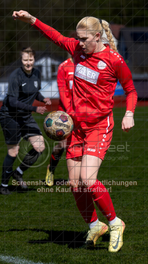 20250406_143017_0288 | #,1.FC Donzdorf (rot) vs. SV Jungingen (schwarz), Fussball, Frauen-Verbandsliga Württemberg, 16. Spieltag, Saison 2024/2025, Rasenplatz Lautertal Stadion, Süßener Straße 16, 73072 Donzdorf, 06.04.2025 - 13:00 Uhr,Foto: PhotoPeet-Sportfotografie/Peter Harich