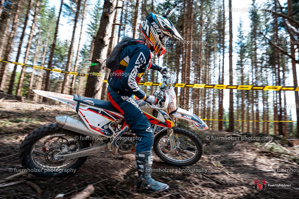 fuernholzer_250501-C1-822 | Fotografische Impressionen von der Red Stag Enduro Extreme by fuernholzer-photography.com. Endurosport in Österreich fotografisch festgehalten von fuernholzer. Auftragsfotografie für Private, Gewerbefotos und Industriefotografie. Eventfotografie, Sportfotografie und Motorsportfotografie. Anbieter von Fotoworkshops, Fototraining, fotografischen Vorträgen und Fotoseminaren.