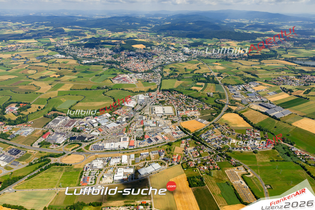 Das Luftbild zeigt : Janahof Cham - Die Luftaufnahme wurde 2023 vom UL-Flugzeug aus erstellt ( keine Drohne ) - Hochauflösende Luftaufnahme - Für grossformatige Ausdrucke geeignet. Die Geschenkidee !Mit Lizenz und Bildrechte bestellbar