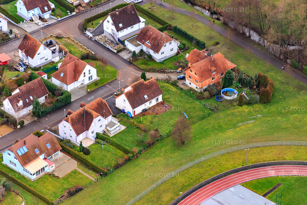 Vue aérienne: Rue des Sarments x Rue Heuwiese Altenstadt à le quartier Altenstadt in Wissembourg dans le département Bas Rhin, France – .Photo: IMG_085833.jpg prise le 08/01/2016 par Werner Riehm/FLY-FOTO.eu – Résolution de l'original: 5472 x 3648 px