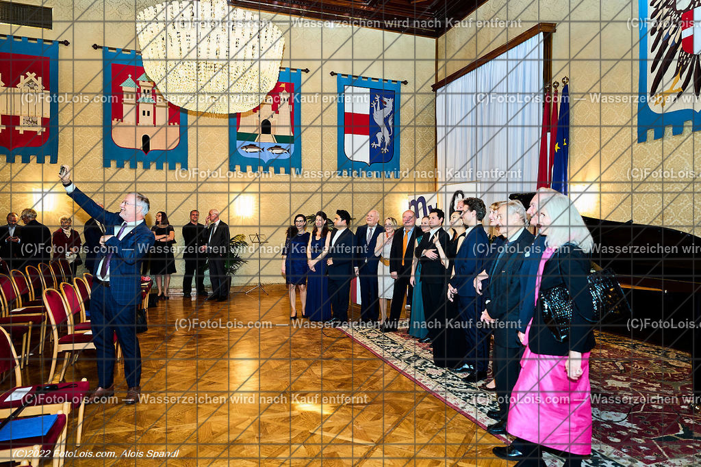 ALP3738_CHOPIN-Gesellschaft_Jubilaeum_Selfie-Jaeger | (C)FotoLois.com, Alois Spandl, Festveranstaltung '70 Jahre internationale CHOPIN-Gesellschaft in Wien' mit Einladung durch den Bürgermeister der Bundeshauptstadt Wien, Dr. Michael Ludwig (vertreten durch Mag. Thomas Reindl), Wappensaal des Wiener Rathauses, Sa 29. Oktober 2022.