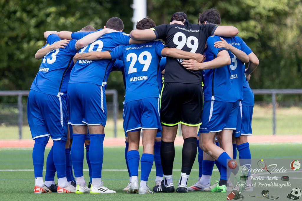 Testspiel: Spvgg. 03 Fechenheim - Türk Gücü Friedberg, 13.07.2024 | Teamkreis Türk Gücü Friedberg, Spvgg. 03 Fechenheim - Türk Gücü Friedberg, Frankfurt am Main, Sportanlage Birsteiner Straße, 13.7.2024 - Realisiert mit Pictrs.com