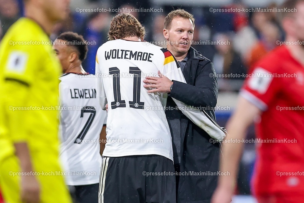 DFB14112501166 | 14.11.2025, Fußball, Länderspiel, WM-Qualifikation Europa, Deutschland - Luxemburg, Stade de Luxembourg (Croix de Gasperich, Luxemburg), 9. Spieltag, Saison 2025 2026: Nationaltrainer Julian Nagelsmann (GER #hc) zusammen mit Nick Woltemade (GER #11) Umarmung  Regulations prohibit any use of photographs as image sequences and or quasi-video.
