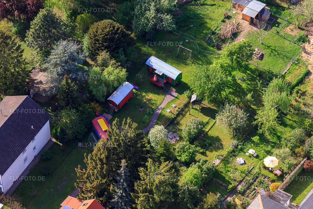 Luftbild: Saarstraße Villa Kunterbunt in Kandel im Bundesland Rheinland-Pfalz in Deutschland. Foto: IMG_49928.jpg vom 01.05.2012 durch Werner Riehm/FLY-FOTO.de