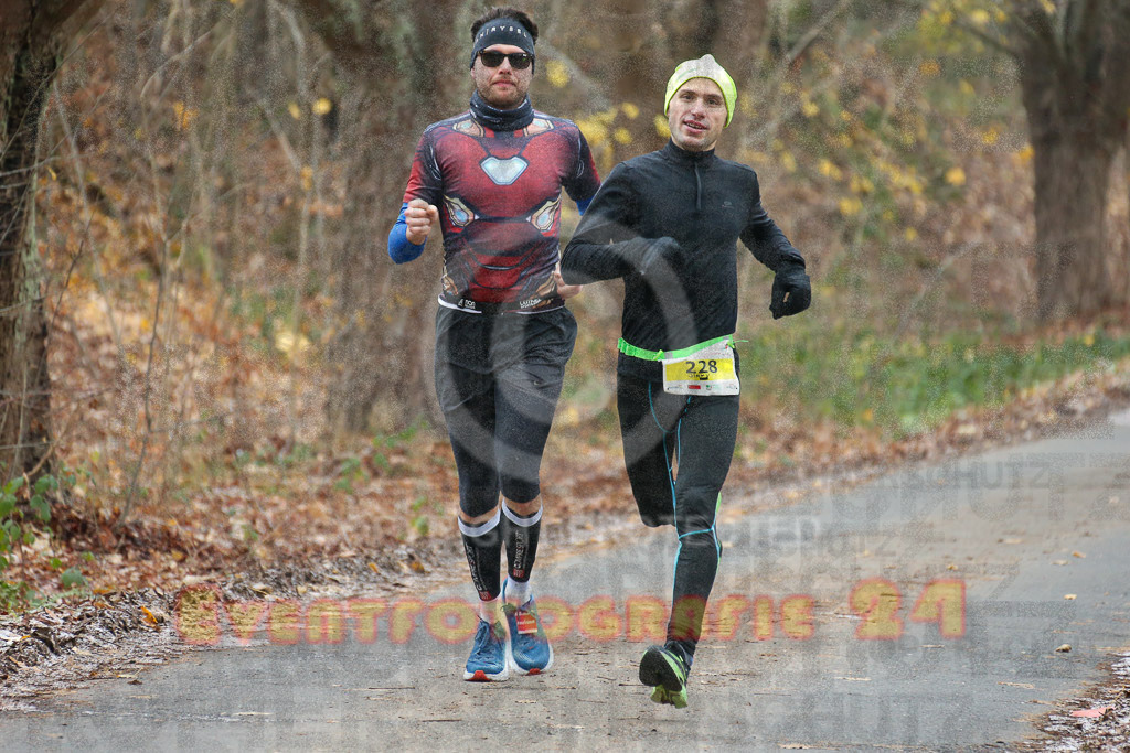 221211_1123_EX1_5017 | Sportfotografie im Rhein-Sieg Kreis, Köln, Bonn, NRW, Rheinland Pfalz, Hessen, etc. Unser Tätigkeitsfeld umfasst den Laufsport vom Volkslauf über den Marathon, Duathlon, Triathon bis zum Ultralauf wie Kölnpfad Ultra oder Schindertrail.