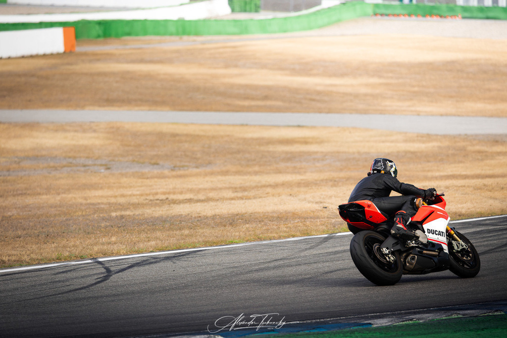 Ducati Trackday Hockenheimring 2026 | Entdecken Sie die faszinierende Welt von Alexander Tschuncky Arts: Kreative Fotografie, atemberaubende Automobilkunst und hochwertiger Bilderdruck. Lassen Sie sich inspirieren! - Realisiert mit Pictrs.com