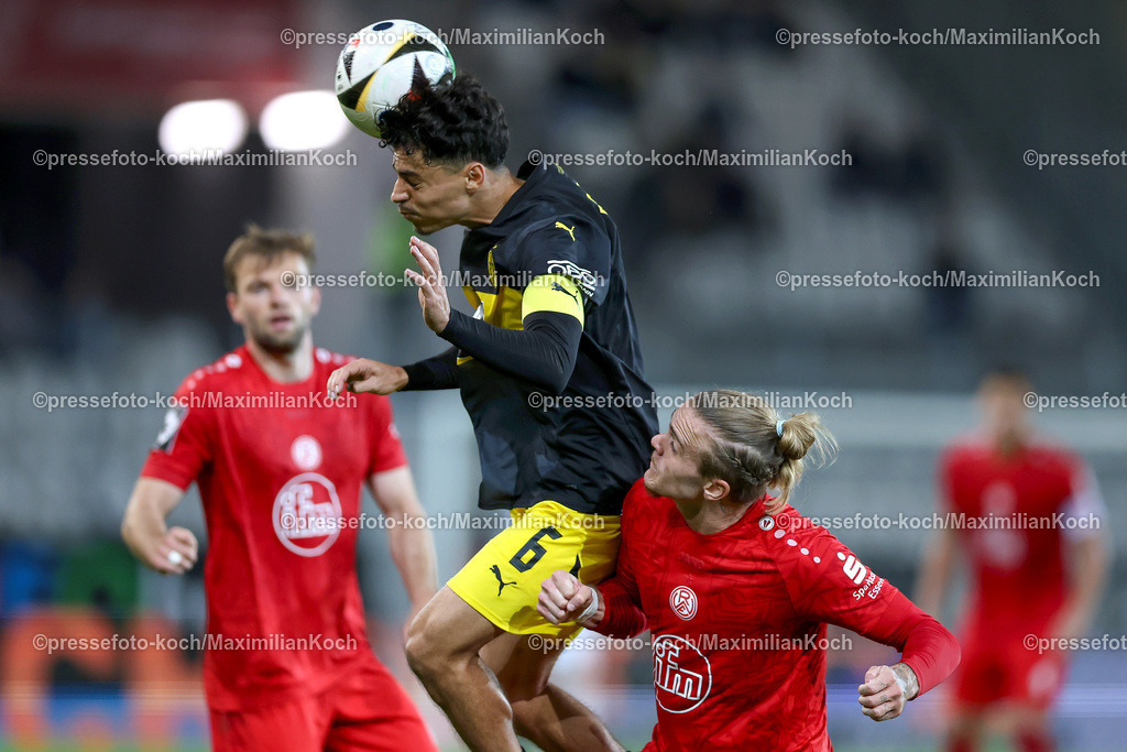 RWE3Liga25092402113 | 25.09.2024, Essen, Fußball,  Rot-Weiss Essen – Borussia Dortmund II (U23), bwin 3. Liga Herren, Stadion an der Hafenstraße, 7. Spieltag Saison 2024 2025: Kopfball  Ayman Azhil (BVB II #6) gegen Tom Moustier (RWE #28) DFB regulations prohibit any use of photographs as image sequences and or quasi-video.