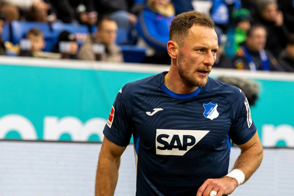 Fußball Bundesliga, Saison 2025/26, 10. Spieltag: TSG Hoffenheim gegen RB Leipzig | Fußball Bundesliga, Saison 2025/26, 10. Spieltag: TSG Hoffenheim gegen RB Leipzig***Bild: Vladimir Coufal (34, Hoffenheim) - Realisiert mit Pictrs.com