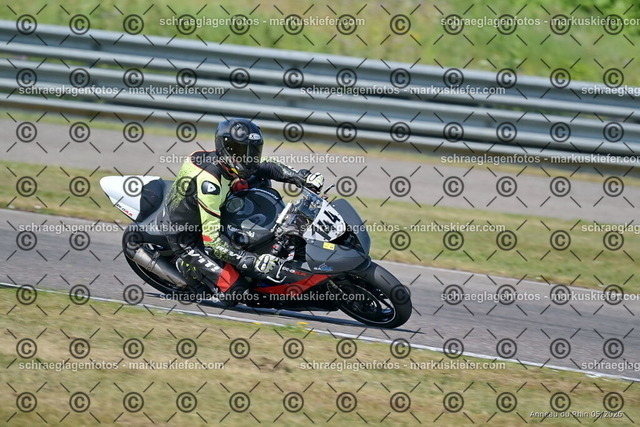 26BT02-0657 | markuskiefer.com - Realisiert mit Pictrs.com