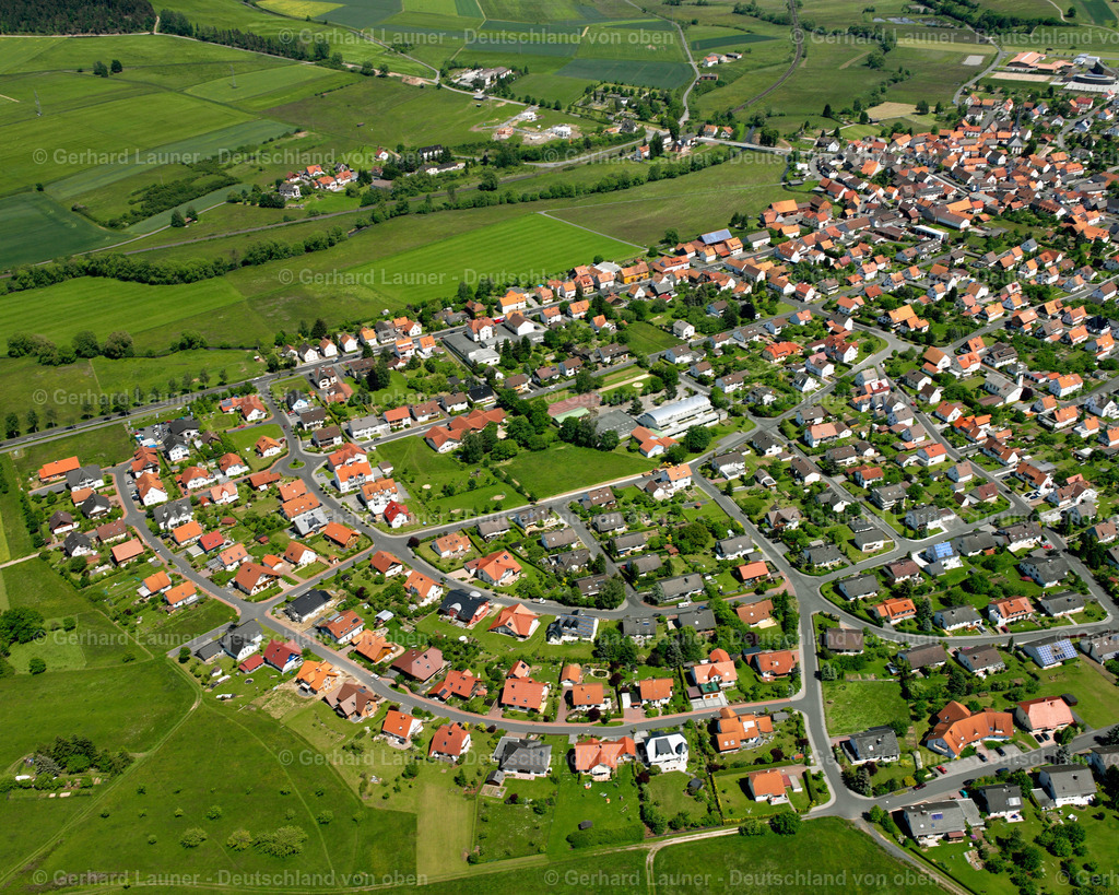 2615738 | ANGERSBACH 09.06.2006 Wohngebiet einer Einfamilienhaus- Siedlung  in Angersbach im Bundesland Hessen, Deutschland // Single-family residential area of settlement  in Angersbach in the state Hesse, Germany Foto: Gerhard Launer