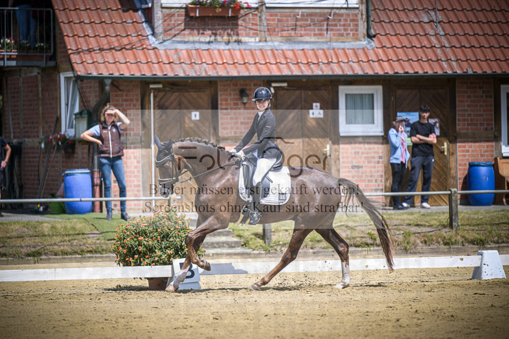 DOS_0841 | Entdecke hochwertige Reitturnierfotos von Foto Oger. Professionell, emotional und authentisch – jetzt Lieblingsmomente im Shop bestellen.Deutschlandweite Turnierfotografie. - Realisiert mit Pictrs.com