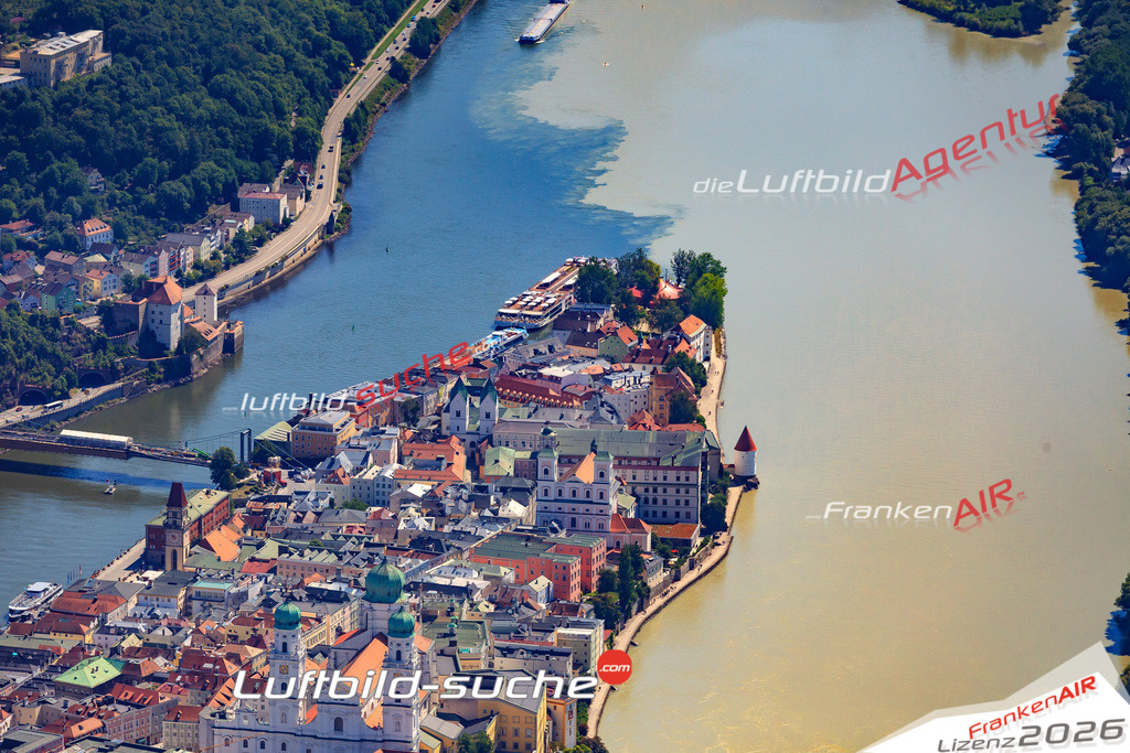Die Luftaufnahme Dreifluesseeck - Passau wurde 2017 mittels Flugzeug (keine Drohne) erstellt. Perfekte Schärfe und Druck- Auflösung- Garantiert!