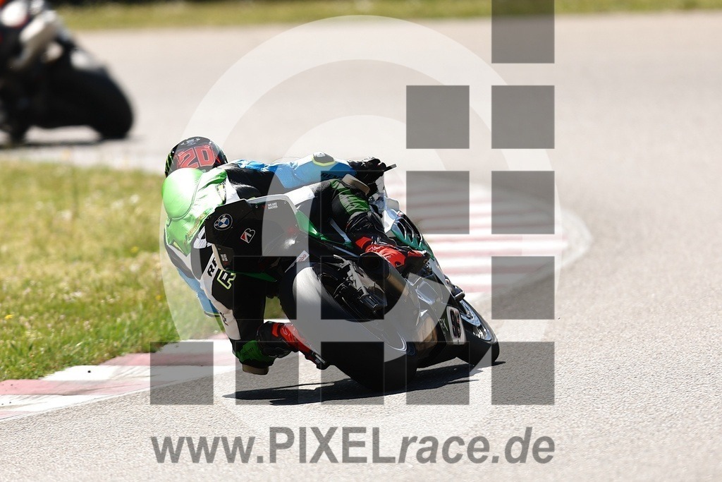 0096-20260426_02060 | Schöne Erinnerungen an spannende Momente - das festzuhalten ist unser Job. PIXELrace.de ist seit 2003 auf den Rennstrecken Europas unterwegs um die Action draußen beim Fahren und die wunderbare Stimmung imm Fahrerlager für euch einzufangen.