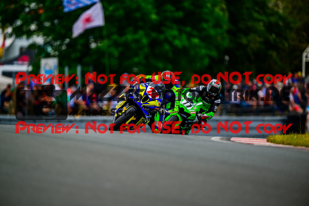 MaZZes_FotoMatrix_240727_6007705_1642 | STK