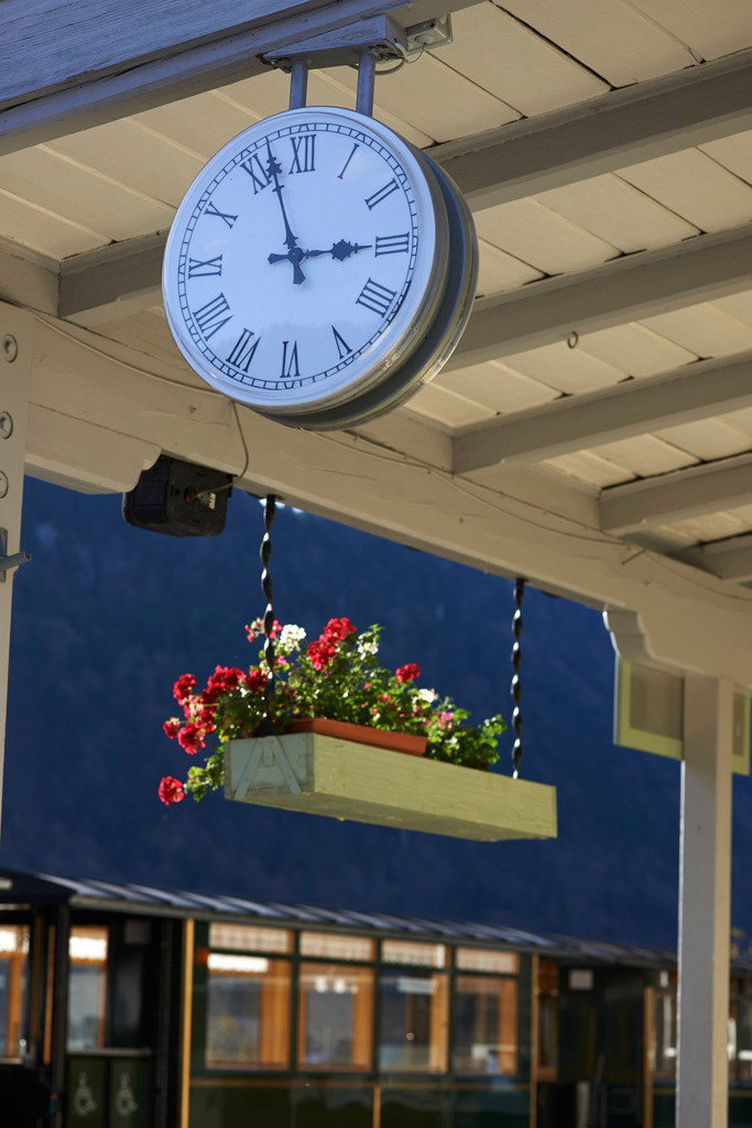 Bahnhof  Bezau mit Uhr | Bezau, Austria - November 02, 2013: Bregenzerwald Bahn; Bahnhof  Bezau mit Uhr. - Realisiert mit Pictrs.com