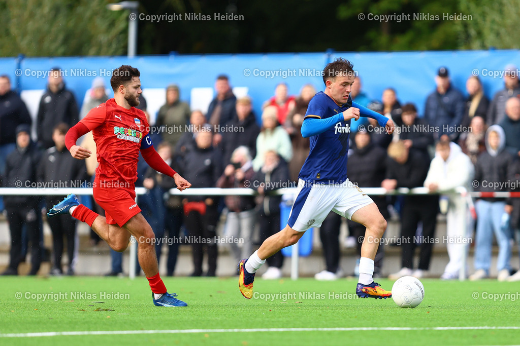 NH_HolsteinKielU23_InterTürksporKiel_FlensOberliga_05102025 | #3 Leon Parduzi (Holstein Kiel U23), #7 Serkan Yildirimer (Inter Türkspor Kiel)Fußball I Herren I Flens Oberliga I Saison 2025-2026  I 11. Spieltag I Holstein Kiel U23 - Inter Türkspor Kiel I 05.10.2025 I Citti-Fußball-Park