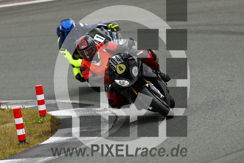 0041-20250916_02827 | Schöne Erinnerungen an spannende Momente - das festzuhalten ist unser Job. PIXELrace.de ist seit 2003 auf den Rennstrecken Europas unterwegs um die Action draußen beim Fahren und die wunderbare Stimmung imm Fahrerlager für euch einzufangen.