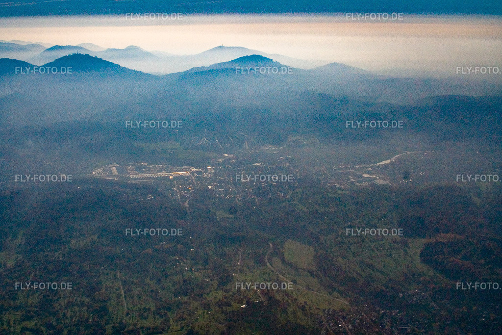 Abenddunst überm Odenwald | Luftbild: Abenddunst überm Odenwald in Gaggenau im Bundesland Baden-Württemberg in Deutschland. Foto: IMG_14022.jpg vom 11.10.2008 durch Werner Riehm/FLY-FOTO.de - Realisiert mit Pictrs.com