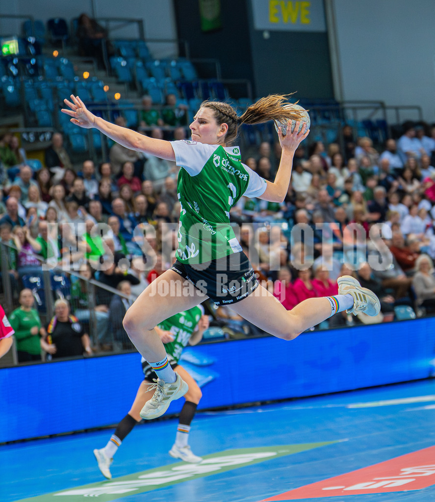 Handball I Frauen I Saison 2025-2026 I 1. HBF I 15. Spieltag I VFL Oldenburg - SV Union Halle-Neustadt 0061 | Lana Teiken (3, VfL Oldenburg) - Realisiert mit Pictrs.com