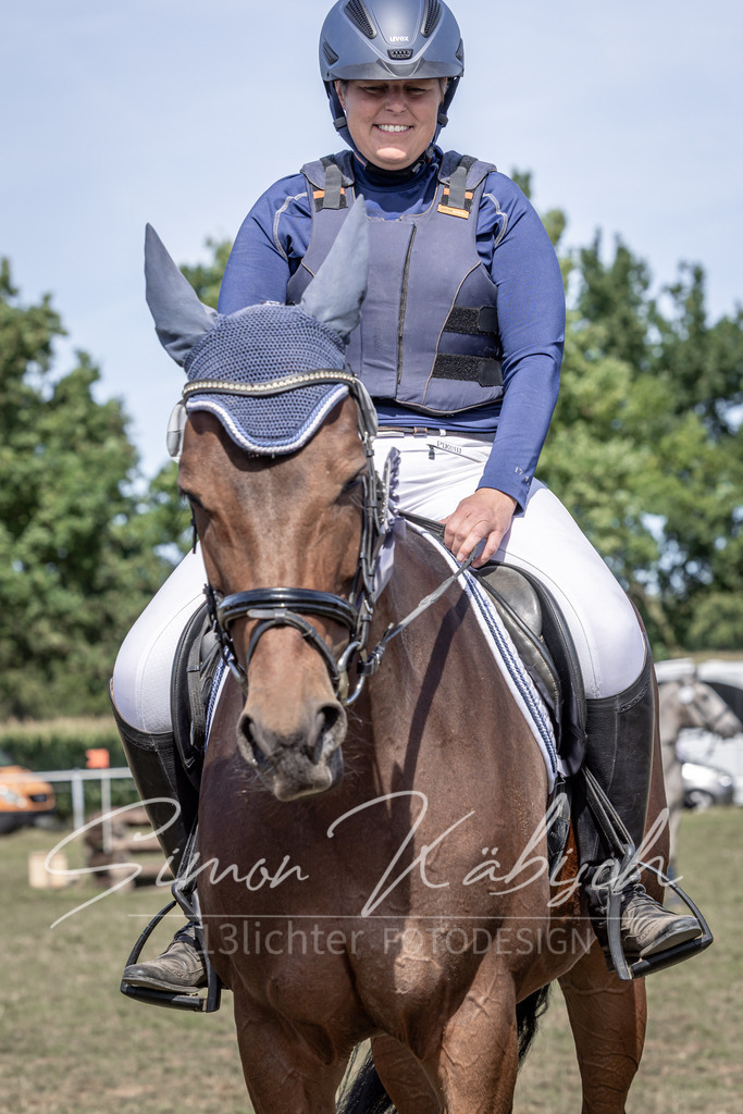 20250907-_3LI0446 | Tierfotografie Pferde, Hunde, Katzen, Haustiere.
Turnierfotografie Reitturniere, Reiten, Springreiten, Dressur in Hanau, dem Main-Kinzig-Kreis und dem Rhein-Main- Gebiet um Frankfurt
