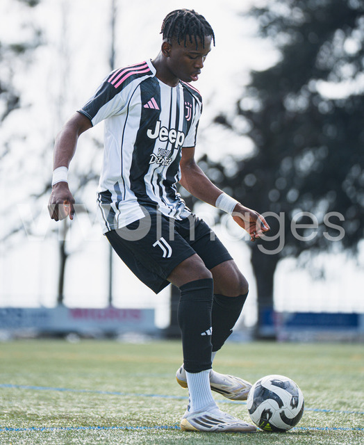 juv_lut_fmachado-0081 | Images from the Juniors B match between Juventus Academy and FC Lutry, played on 18 March 2026 in Lutry, Switzerland, featuring players, coaching staff and match action throughout the game.