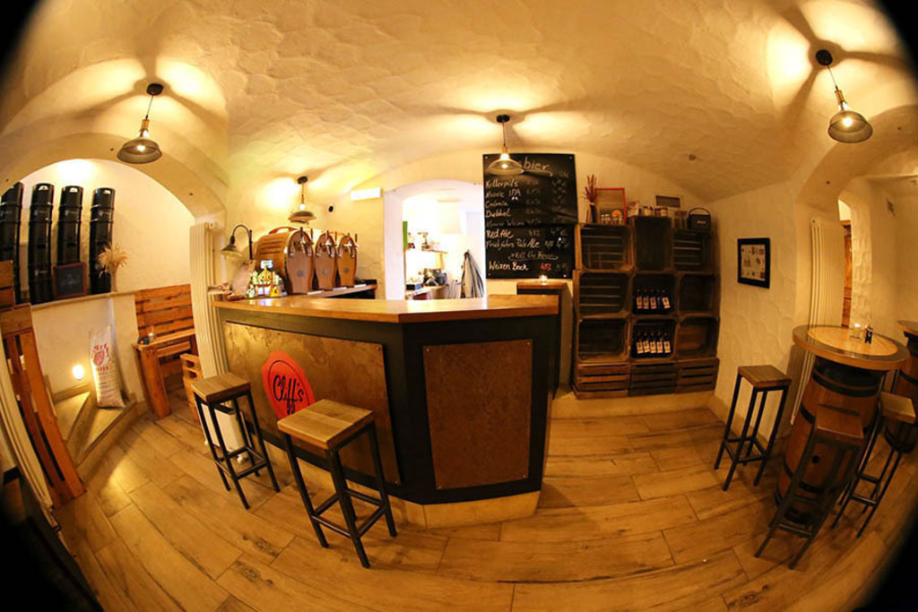 Cliff's-Brauwerk | Entdecke über 20 Kategorien Leipzig-Motive: Foto-Downloads, hochwertige Poster, Leinwand- & Fine-Art-Prints. Jetzt Lieblingsfoto im Bildlexikon Leipzig Shop bestellen!