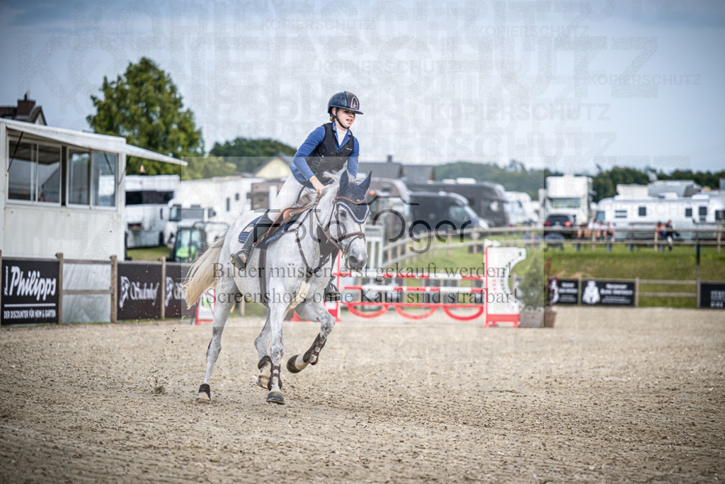 DOS_3898 | Entdecke hochwertige Reitturnierfotos von Foto Oger. Professionell, emotional und authentisch – jetzt Lieblingsmomente im Shop bestellen.Deutschlandweite Turnierfotografie. - Realisiert mit Pictrs.com