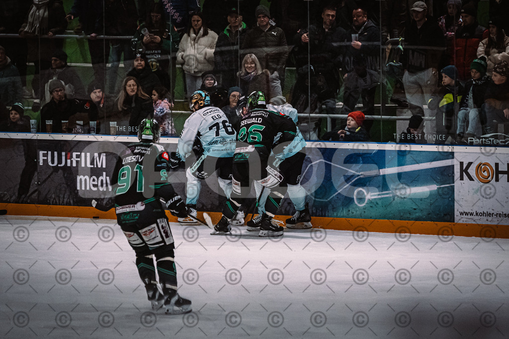 Alligators_vs_Lindau_21_12_2025-116 | Höchstadt Alligators Fotogalerie: Eishockey-Action aus Franken. Professionelle Spielfotos, Portraits & Stadionbilder zum Download. Jetzt entdecken! - Realisiert mit Pictrs.com
