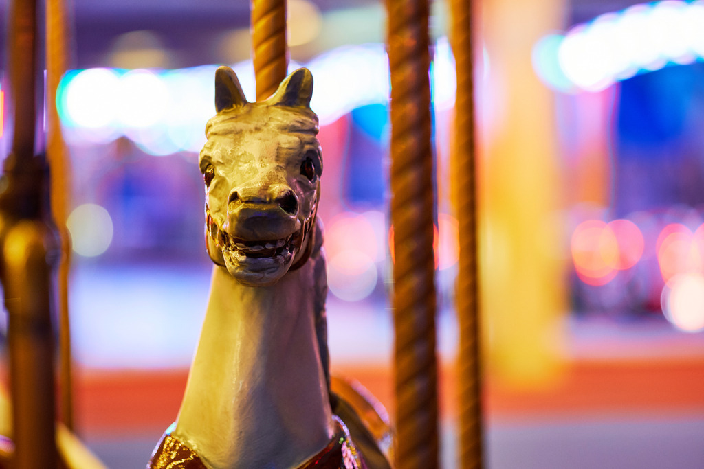 Detail eines Alten Kinderkarussells | Wien, Austria - October 23, 2019: Detail eines Alten Kinderkarussells. - Realisiert mit Pictrs.com