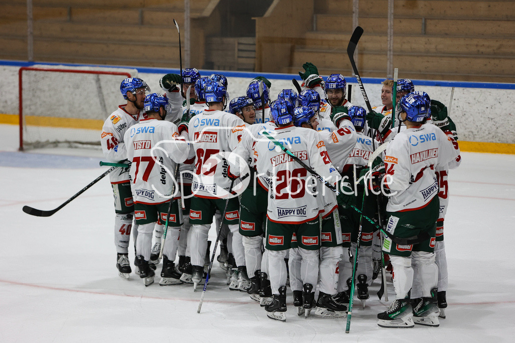 SC Langnau Tigers - Augsburger Panther | Freude der Panther nach dem Sieg gegen Langnau im Penaltyschiessen