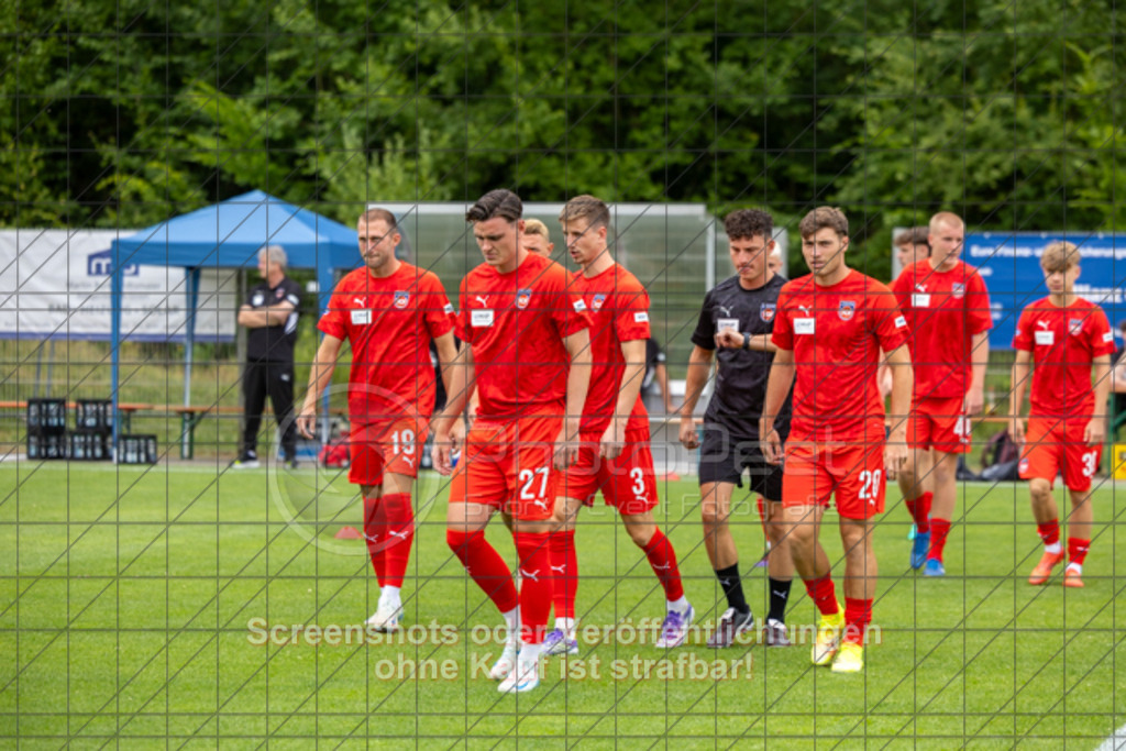20250706_151020_0464 | #,TSG Salach (blau) vs. 1.FC Heidenheim (rot), Fußball, Freundschaftsspiel - WfV, Saison 2025/2026, Rasensportplatz, Staufenecker Str. 41, 73084 Salach, 06.07.2025 - 15:30 Uhr,Foto: PhotoPeet-Sportfotografie/Peter Harich