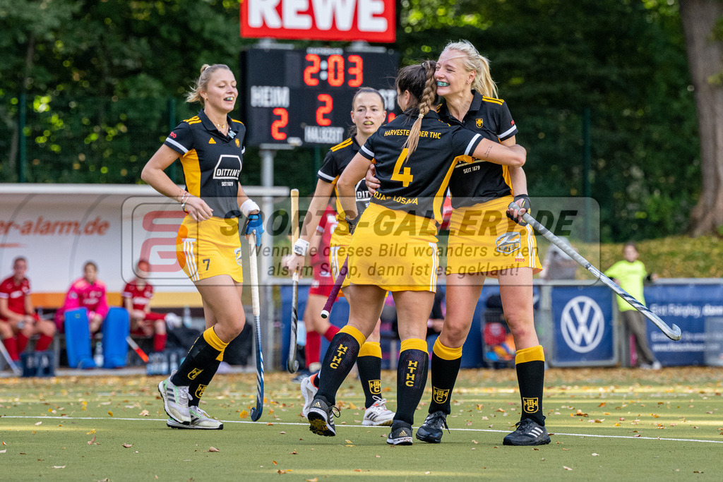 SFE_20221008_0076 | 1. Bundesliga Hockey Damen Rot-Weiss Köln - Harvestehuder THC am 08.10.2022 in Köln (KTHC Stadion Rot-Weiss Köln Tennis and Hockey Club), Photo: Stephan Fehrmann 2022 (Sports-Gallery),Denise Krimerman Losada ( Harvestehuder THC #4),Laura Saenger ( Harvestehuder THC #8)