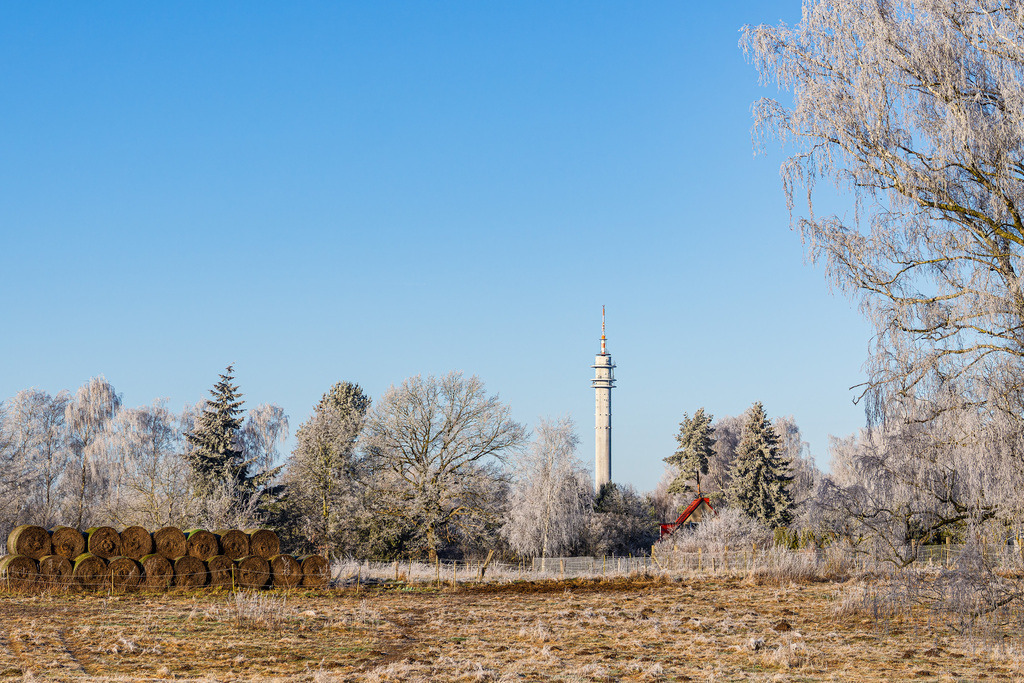 Blick auf den Fernmeldeturm Stadtweide in Rostock im Winter | Blick auf den Fernmeldeturm Stadtweide in Rostock im Winter.