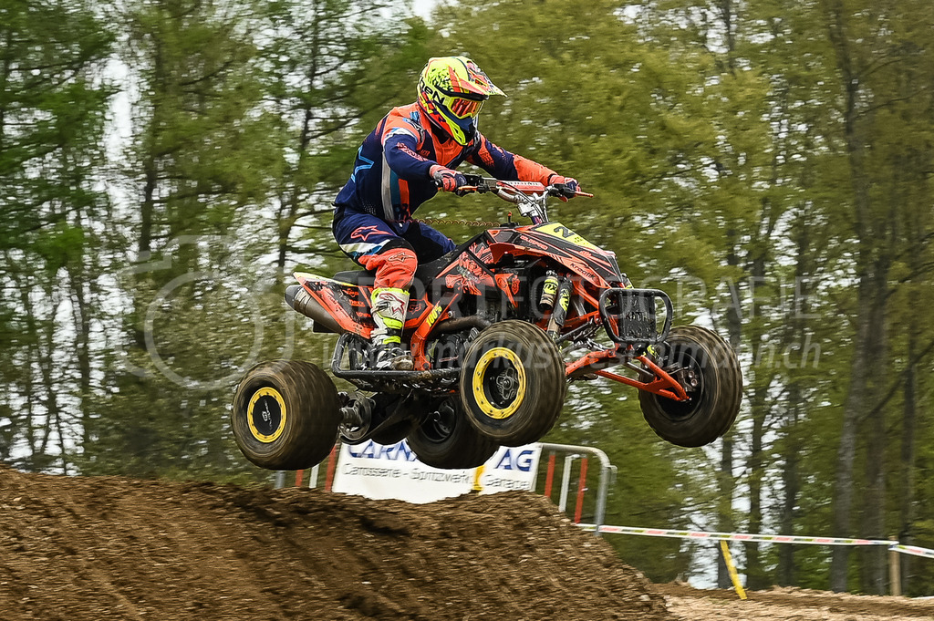 Motocross Schlatt bei Winterthur - 30. April 2023 | #21 Cardoso Botelho Ricardo Joao aus Heiden (CH) auf Suzuki LTR 450 in der Kategorie Quad am Motocross Schlatt bei Winterthur, 30. April 2023. 
Instagram: @mx_schlatt | @mc_wila | @sam_schweiz
Bild: Sportfotografie Markus Aeschimann | www.markus-aeschimann.ch - Realisiert mit Pictrs.com