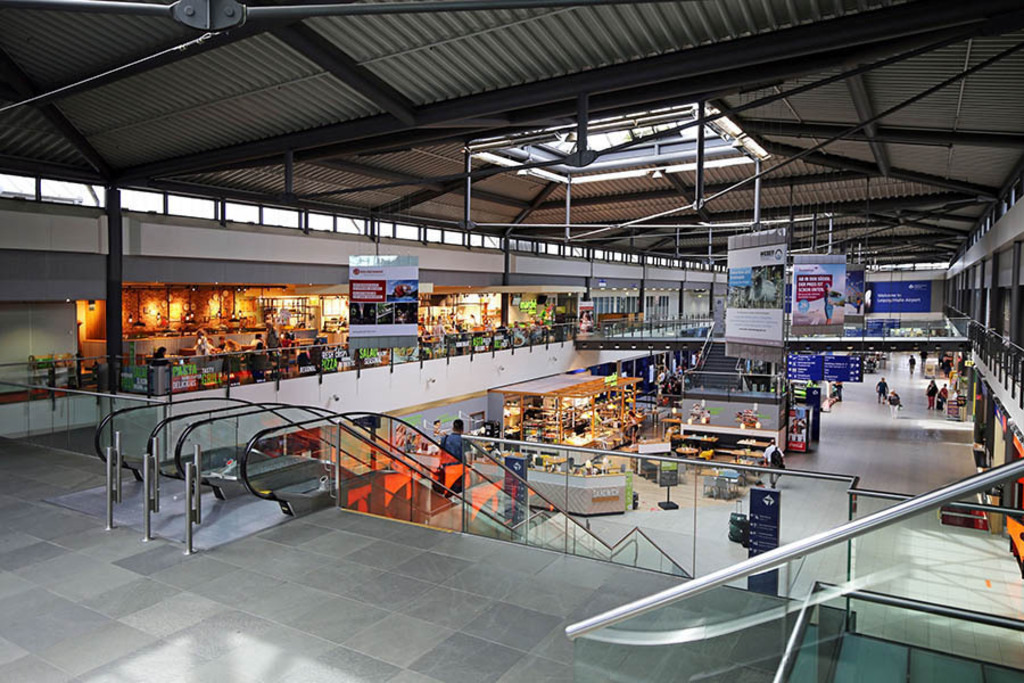 Foto: Leipzig - Flughafen Leipzig-Halle | Das Team hinter BILDLEXIKON LEIPZIG bündelt historische wie aktuelle Informationen über die Stadt Leipzig in Text und Bild auf einer Plattform und stellt diese der interessierten Öffentlichkeit zur Verfügung.