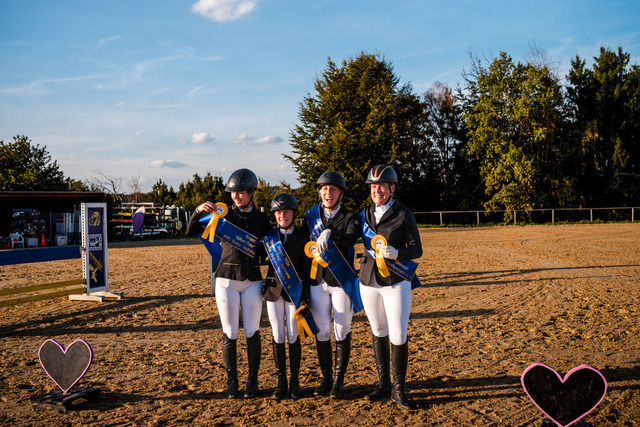 NZF_9066 | Professionelle Reitsport-, Turnier- und Eventfotografie von Robert Broda. Galerien mit ausgewählten und bearbeiteten Bildern direkt online ansehen und bestellen.