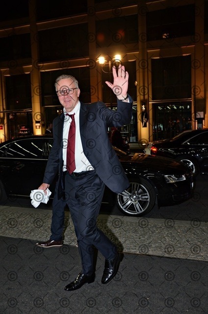 RGE_6380 | Karl Heinz Rummenigge nach  dem DFB-Pokalsieg 2016 zurück im Hotel. - Realisiert mit Pictrs.com