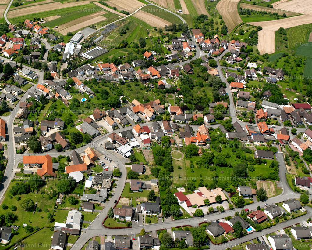 2626396 | LEGELSHURST 09.06.2006 Ortsansicht am Rande von landwirtschaftlichen Feldern und Nutzflächen  in Legelshurst im Bundesland Baden-Württemberg, Deutschland // Village view on the edge of agricultural fields and land  in Legelshurst in the state Baden-Wuerttemberg, Germany Foto: Gerhard Launer