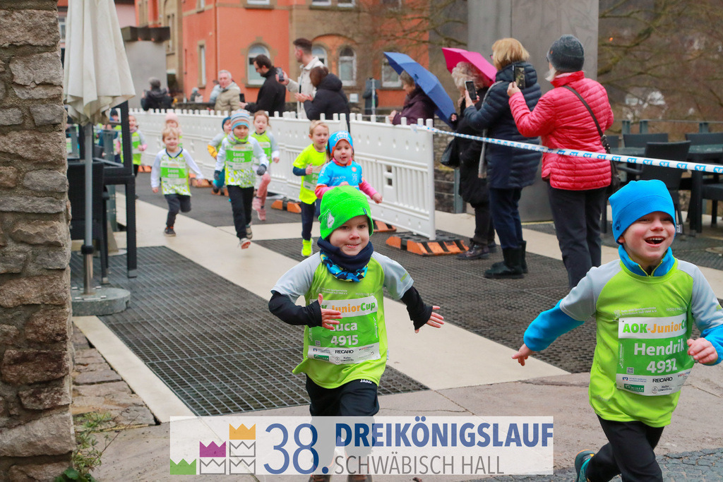 400m AOK Junior Cup | 3 Koenigslauf 2024 400m AOK Junior Cup - Realisiert mit Pictrs.com