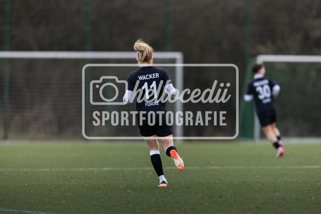 Fußball I Frauen I Saison 2025-2026 I Testspiel I DjK Wacker Mecklenbeck - BW Hollage I 08.02.2026-067 | Paula Funcke (11, Wacker Mecklenbeck) - Realisiert mit Pictrs.com