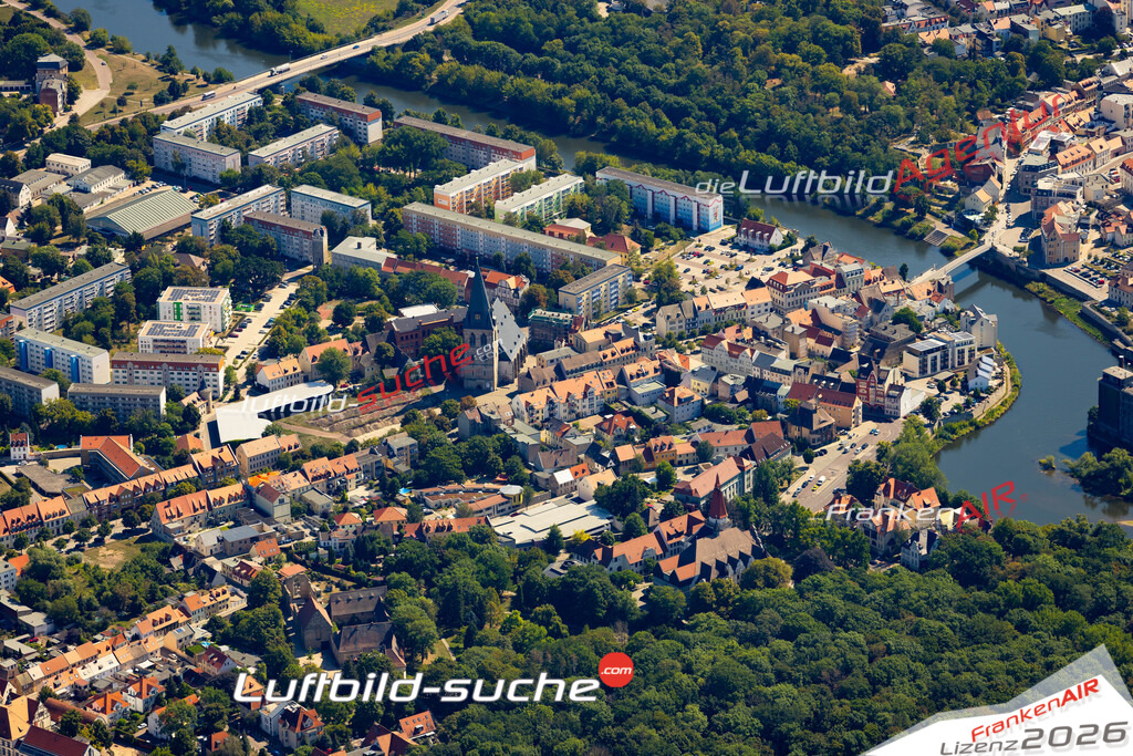 Das Luftbild der Stadt Bernburg wurde 2022 vom Flugzeug heraus erstellt (keine Drohnen-Aufnahmen) Aufnahmehöhe ca.450 Meter- hohe Bildauflösung und Druck-Qualität. Garantiert!