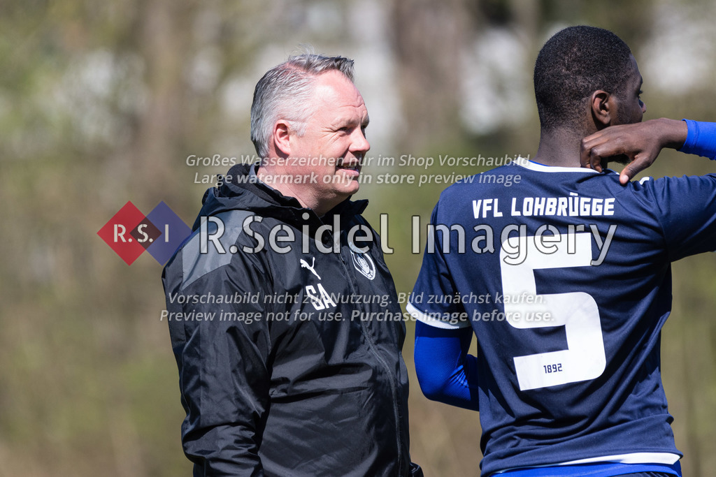 Fußball, Saison 2021/22, Oberliga Abstiegsrunde, Lohbrügge - Süderelbe, Binnenfeldredder (Hamburg), 18.04.2022, 12. Spieltag | Sportfotos aus Hamburg, Eventfotos oder freie Arbeiten von R.Seidel Imagery – einfach online kaufen.
