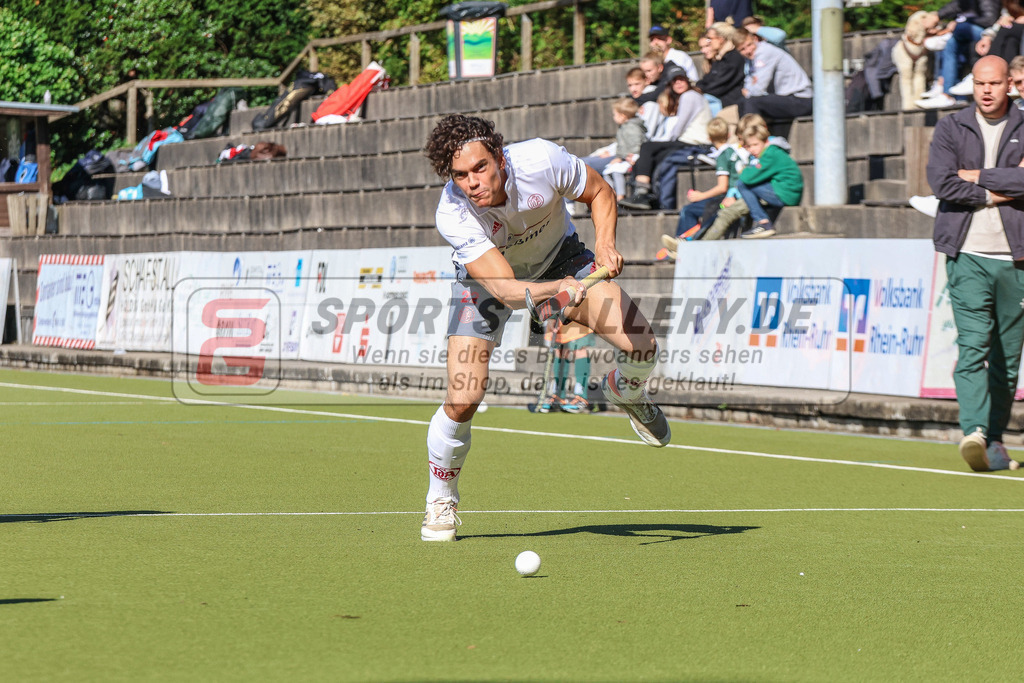 MJ_2022-09-25_HTCU-Alster-20 | Tom Stroink (Club an der Alster #22), Uhlenhorst Mülheim - Club a. d. Alster am 25.9.2022 im Waldstadion, Mülheim a. d. Ruhr