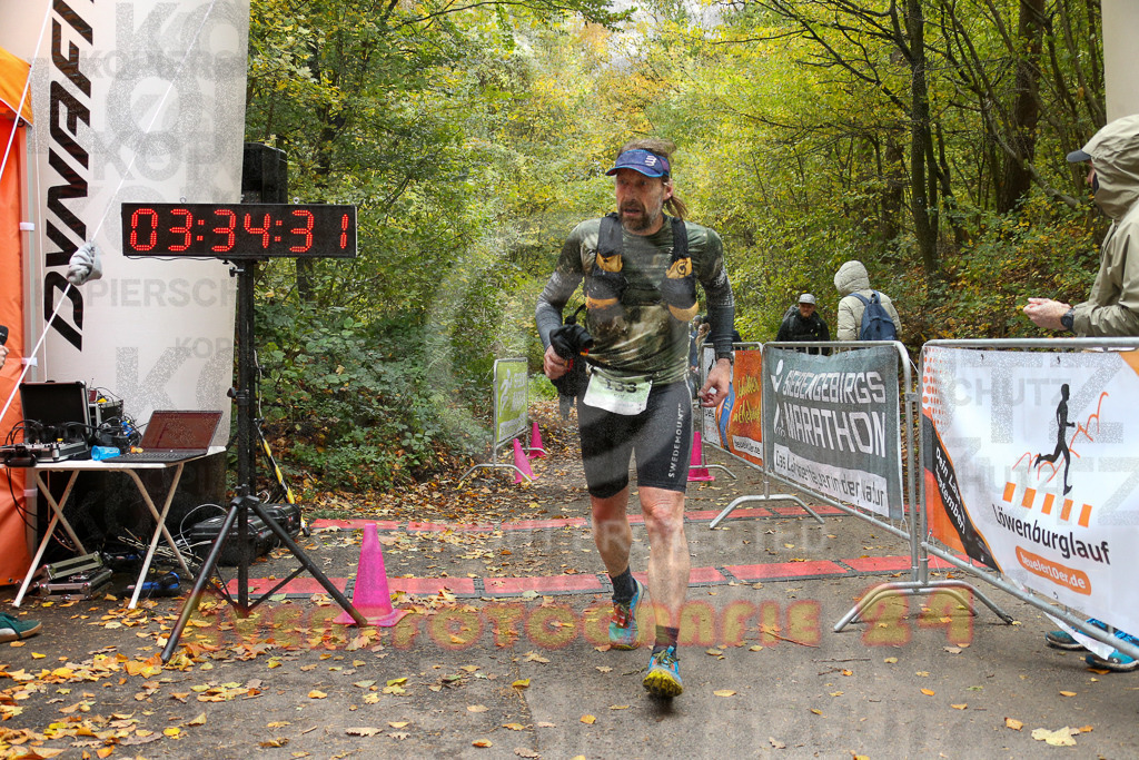 251026_1336_EX1_3743 | Sportfotografie im Rhein-Sieg Kreis, Köln, Bonn, NRW, Rheinland Pfalz, Hessen, etc. Unser Tätigkeitsfeld umfasst den Laufsport vom Volkslauf über den Marathon, Duathlon, Triathon bis zum Ultralauf wie Kölnpfad Ultra oder Schindertrail.