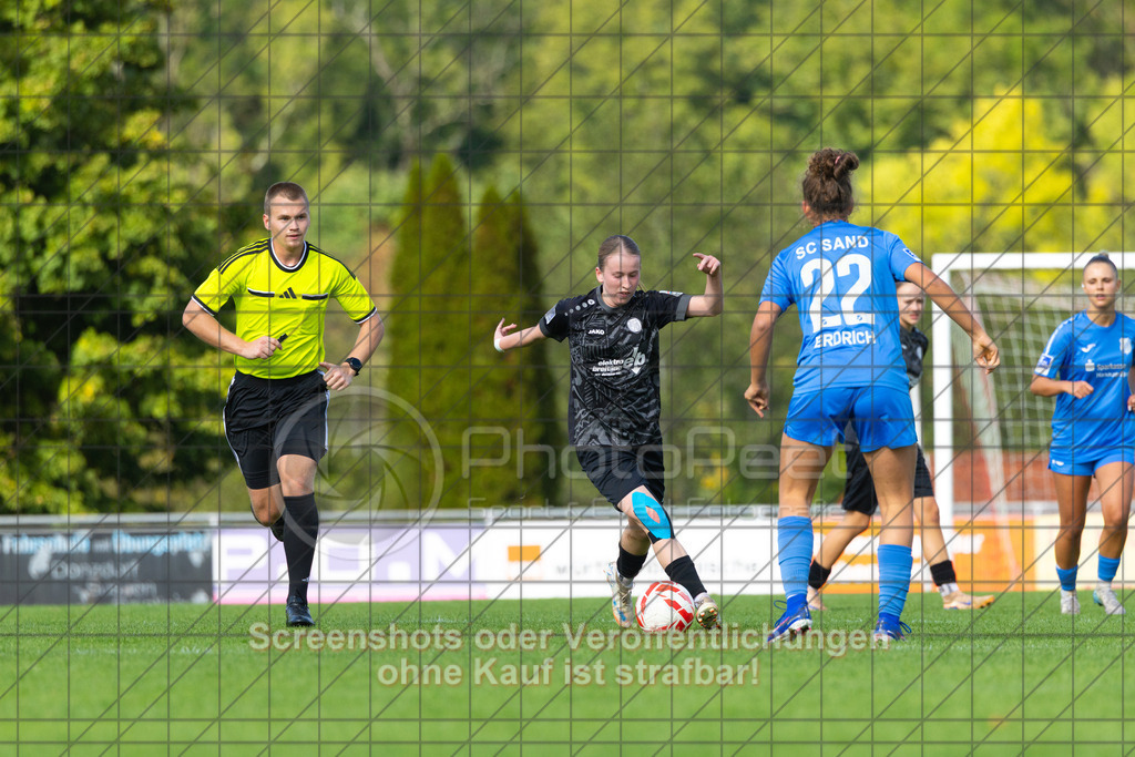 20261010_142408_0219_(c)_by_PhotoPeet | Marina Schott (1.FC Donzdorf #11)1.FC Donzdorf (schwarz) vs. SC Sand (blau), Fußball, EnBW-Oberliga B -Juniorinnen, 05. Spieltag, Saison 2026/2027, Rasenplatz Lautertal Stadion, Süßener Straße 16, 73072 Donzdorf, 10.10.2026 - 14:00 Uhr,Foto: PhotoPeet / Sport- &amp; Eventfotografie / Peter Harich