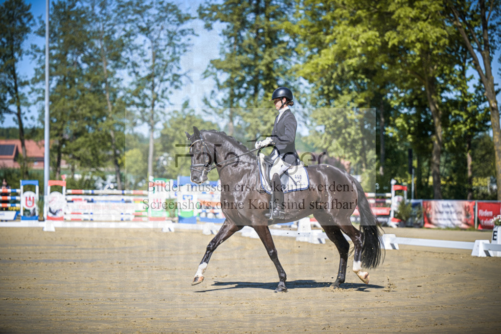 DOS_5339 | Entdecke hochwertige Reitturnierfotos von Foto Oger. Professionell, emotional und authentisch – jetzt Lieblingsmomente im Shop bestellen.Deutschlandweite Turnierfotografie. - Realisiert mit Pictrs.com