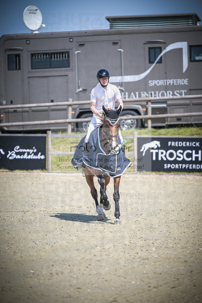 DOS_0079 | Entdecke hochwertige Reitturnierfotos von Foto Oger. Professionell, emotional und authentisch – jetzt Lieblingsmomente im Shop bestellen.Deutschlandweite Turnierfotografie. - Realisiert mit Pictrs.com