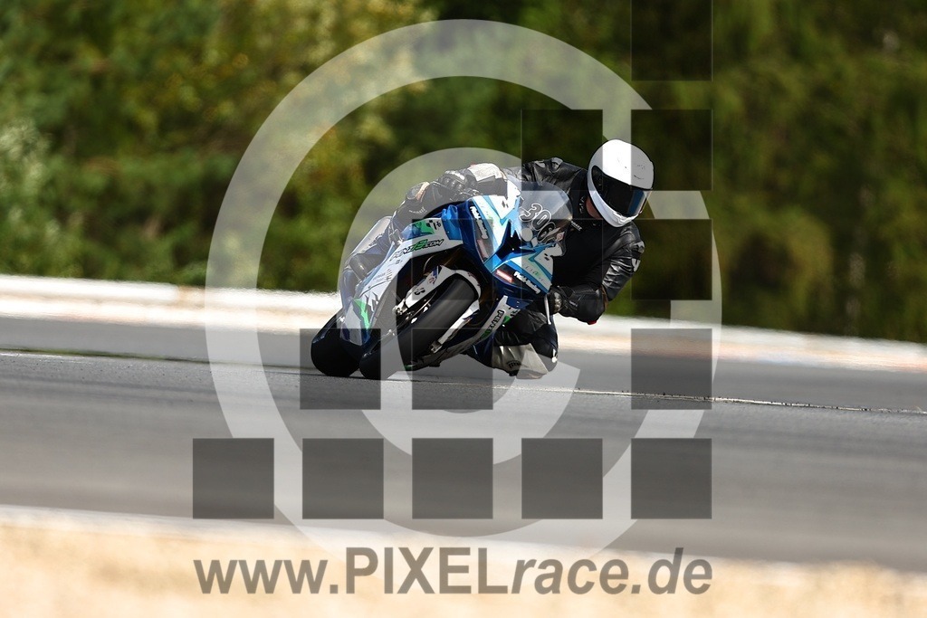 0306-20250829_02959 | Schöne Erinnerungen an spannende Momente - das festzuhalten ist unser Job. PIXELrace.de ist seit 2003 auf den Rennstrecken Europas unterwegs um die Action draußen beim Fahren und die wunderbare Stimmung imm Fahrerlager für euch einzufangen.