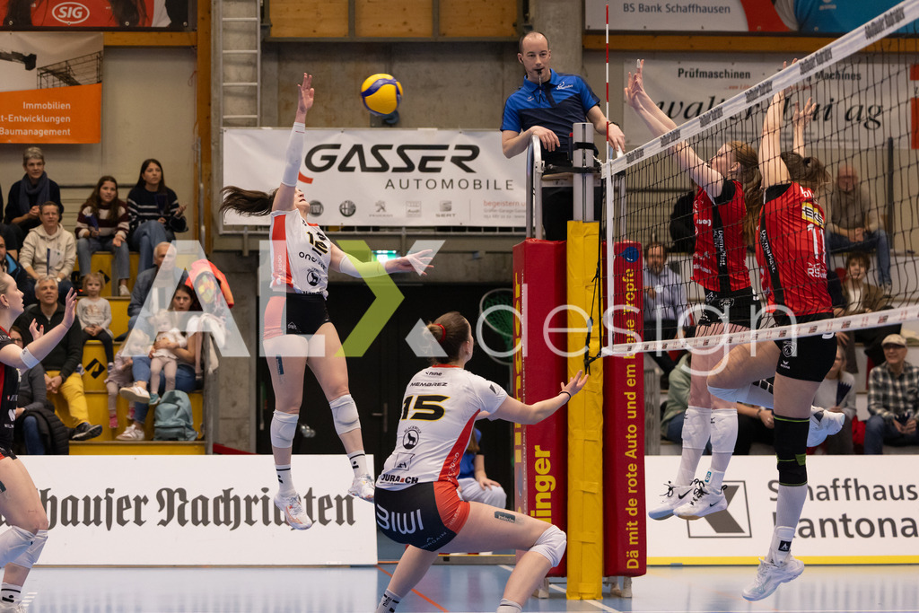 Volleyball I Frauen I Saison 2025-2026 I Volleyball NLA | Women I 1/4 Finals I VC Kanti Schaffhausen - BIWI Volleyball Franches-Montagnes I 21.02.2026 | 12 Coralie Varé (CH) (BIWI VFM) – Außenangriff - Realisiert mit Pictrs.com